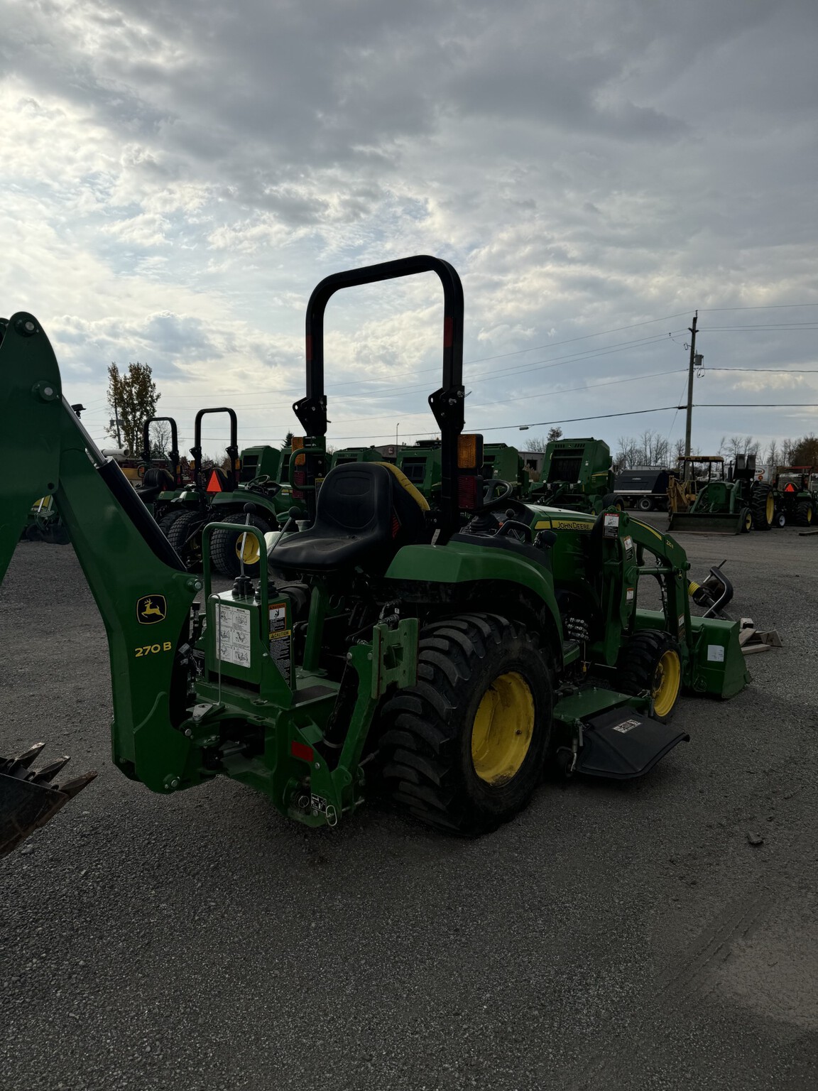 2022 John Deere 2038R Image 4