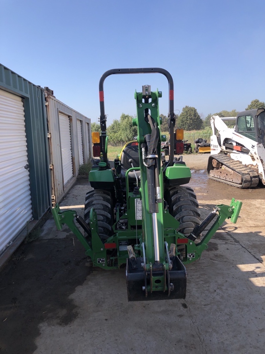2022 John Deere 2038R Image 8