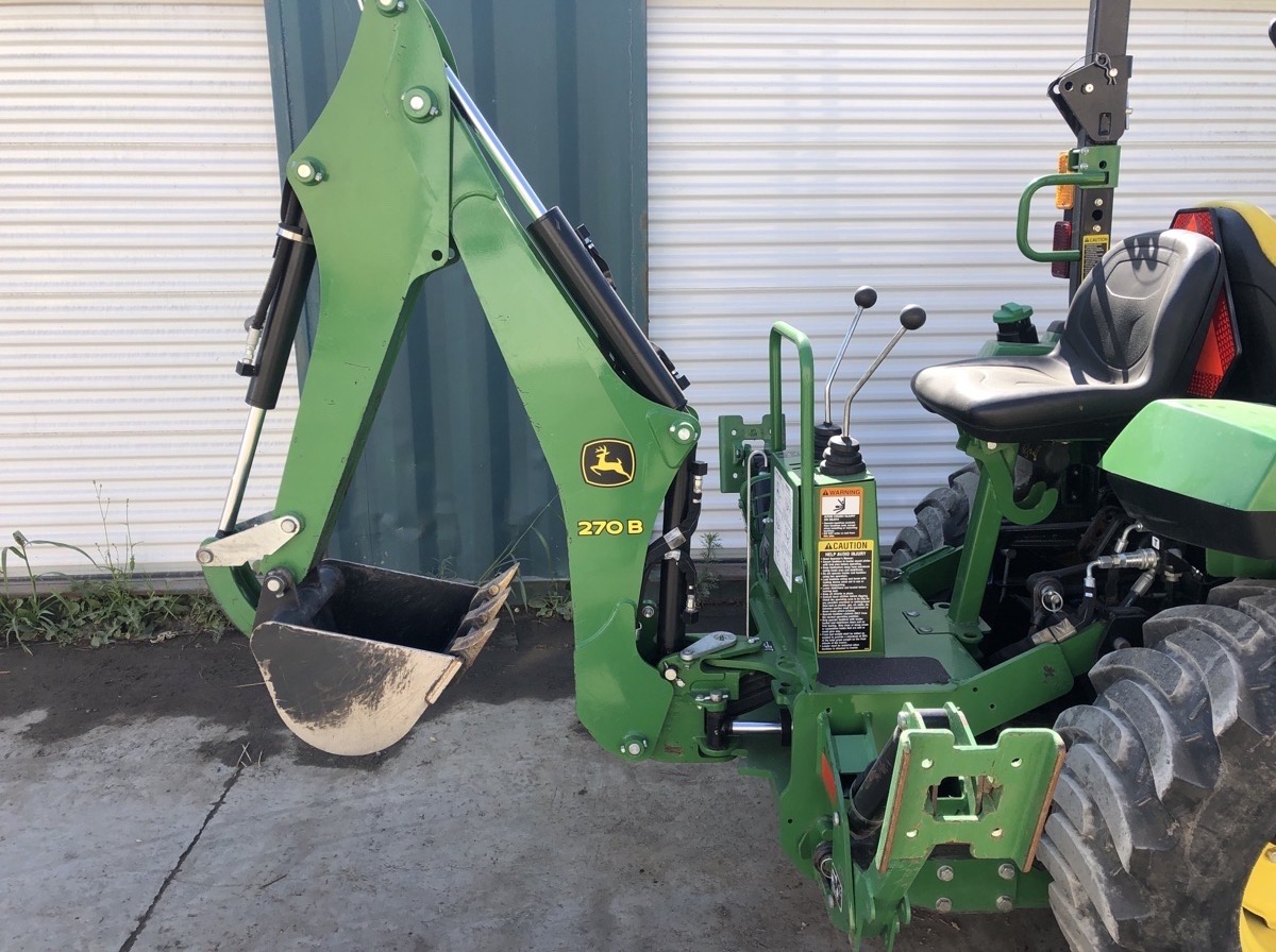 2022 John Deere 2038R Image 5