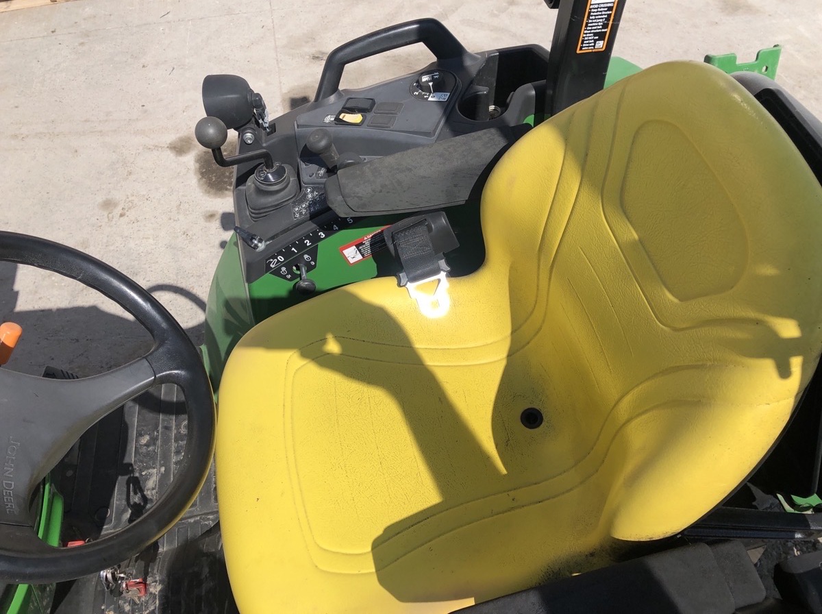 2022 John Deere 2038R Image 9
