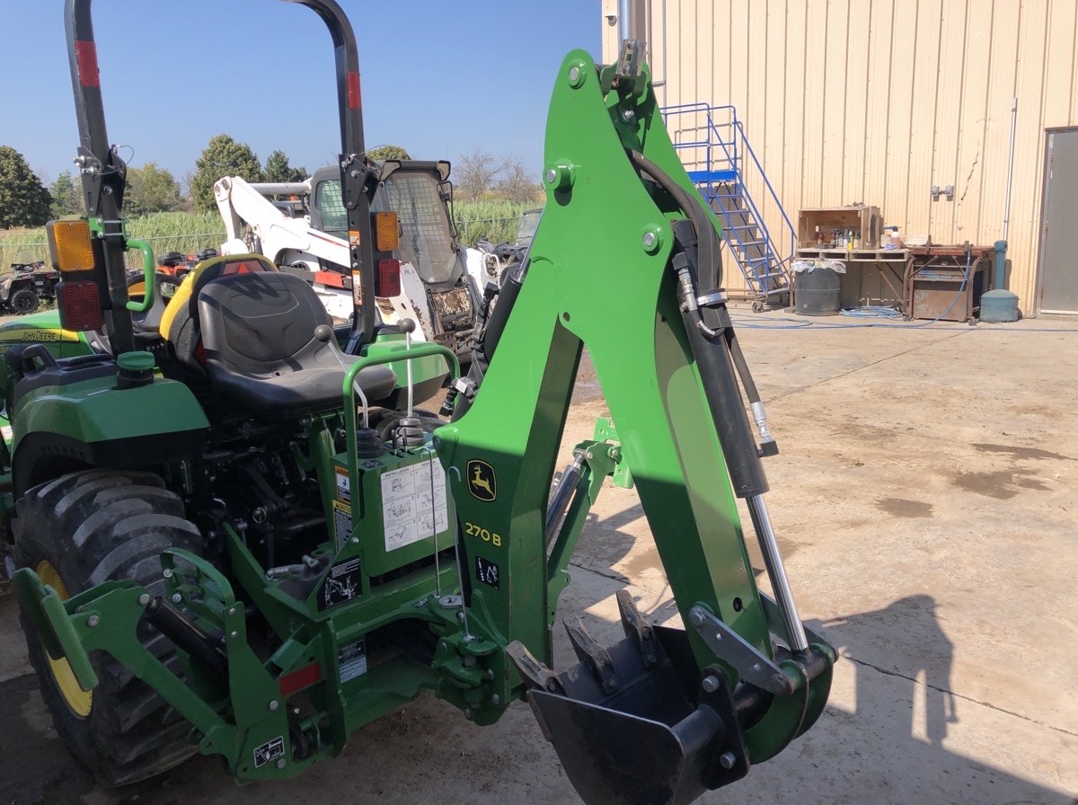2022 John Deere 2038R Image 7