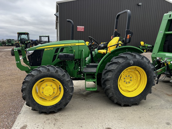 2024 John Deere 5067E - Photo6