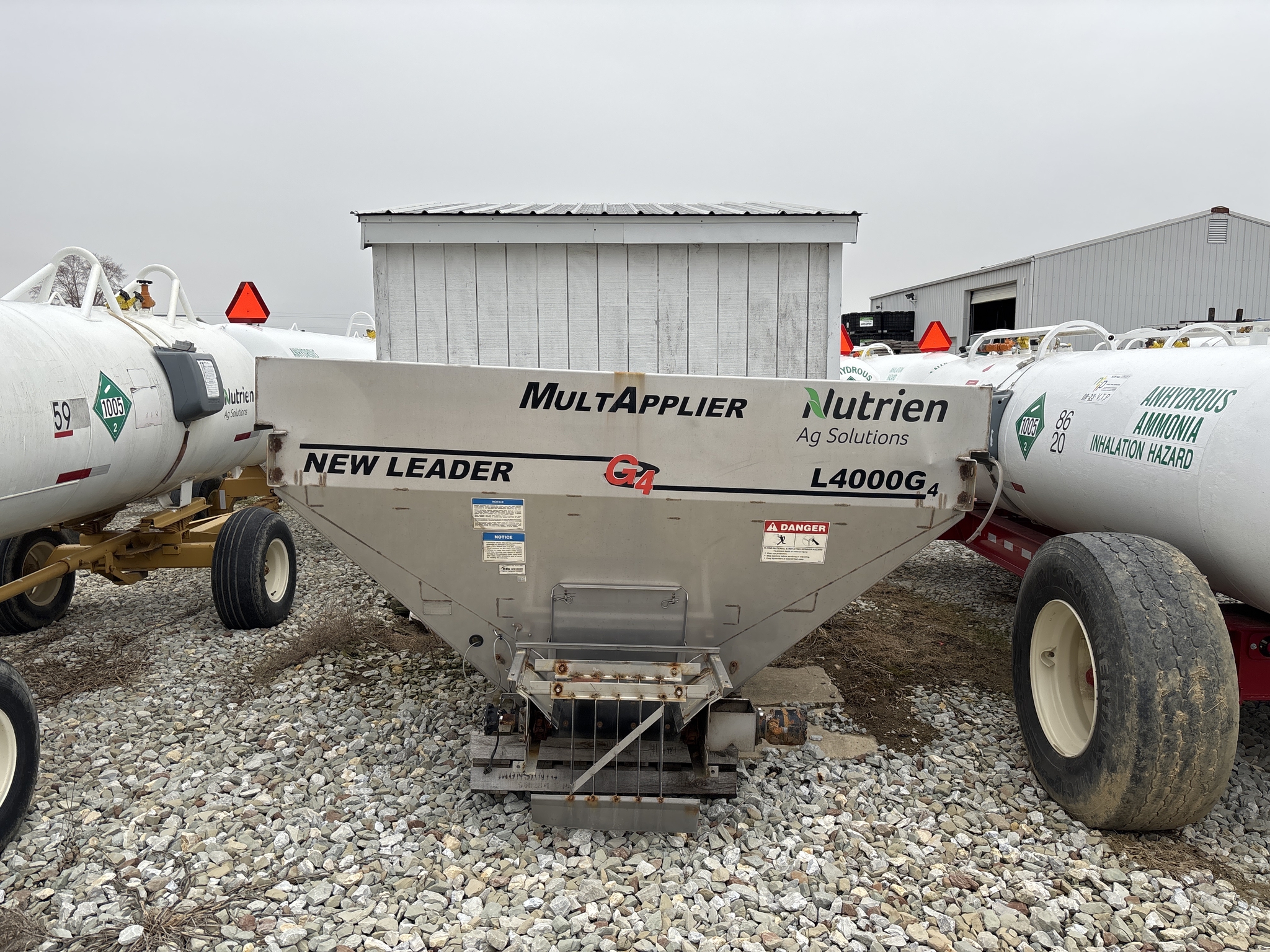 Used -- John Deere L4000G Dry Spinner Spreaders at Koenig Equipment in Greenfield, IN - PhotoXL3