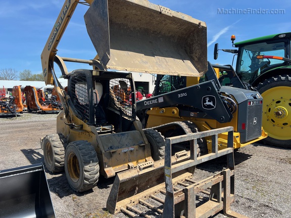 1999 John Deere 240 | Skid Steer Loaders | MachineFinder