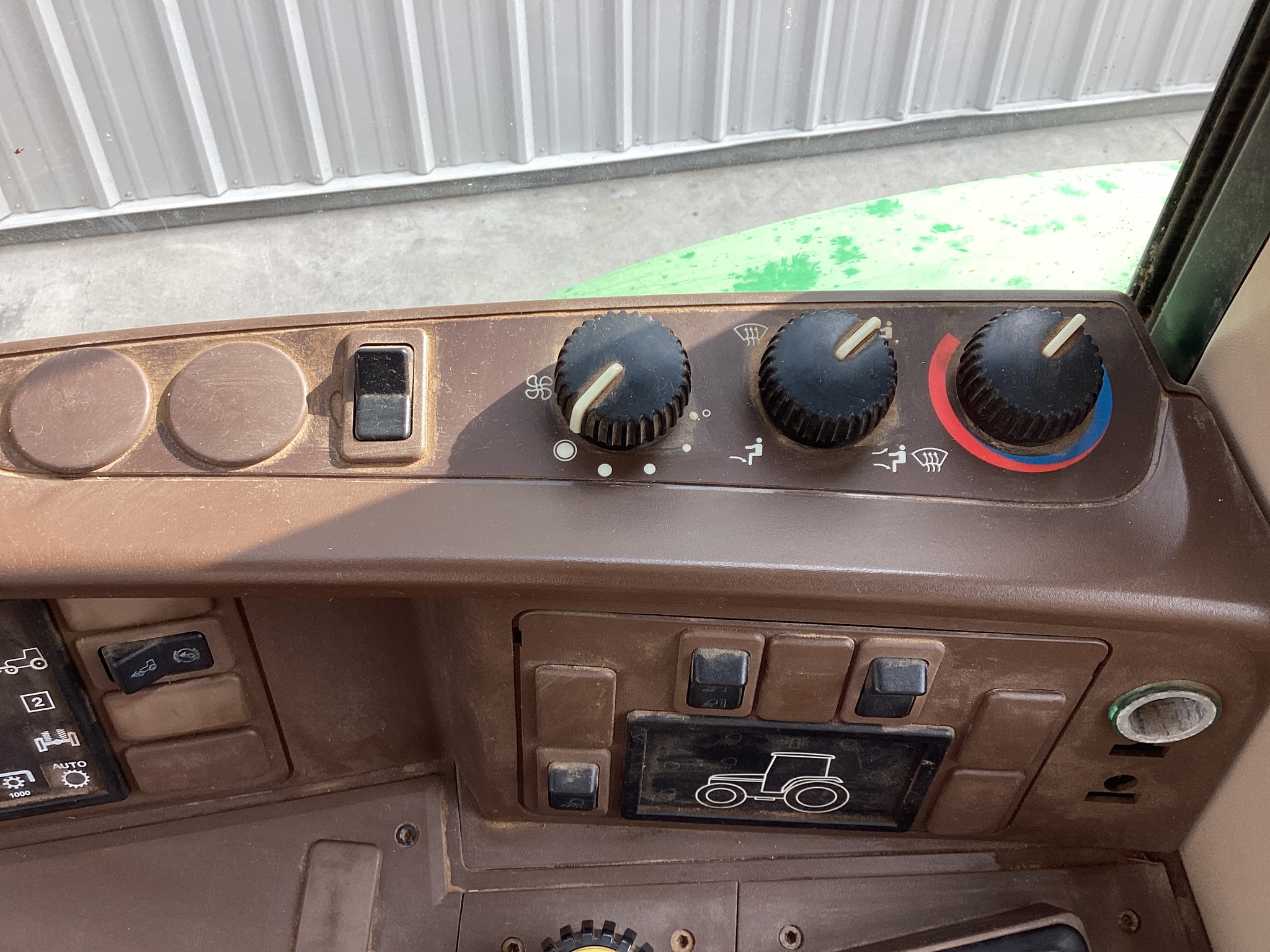 2002 John Deere 6320 Image 21
