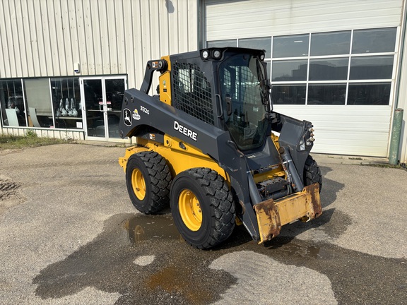  John Deere 332G