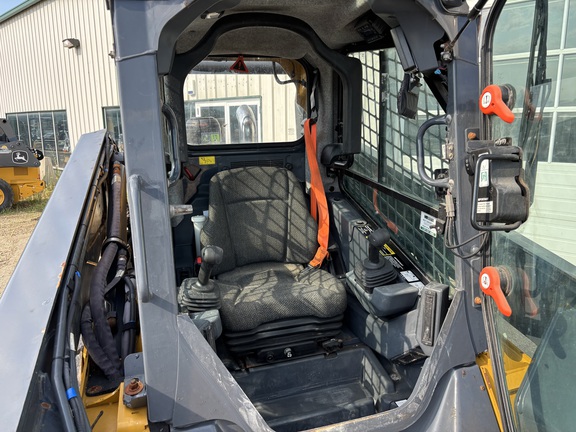 Used 2020 John Deere 332G Skid Steer Loaders at Horizon Ag & Turf in Edmonton West, AB - Photo8