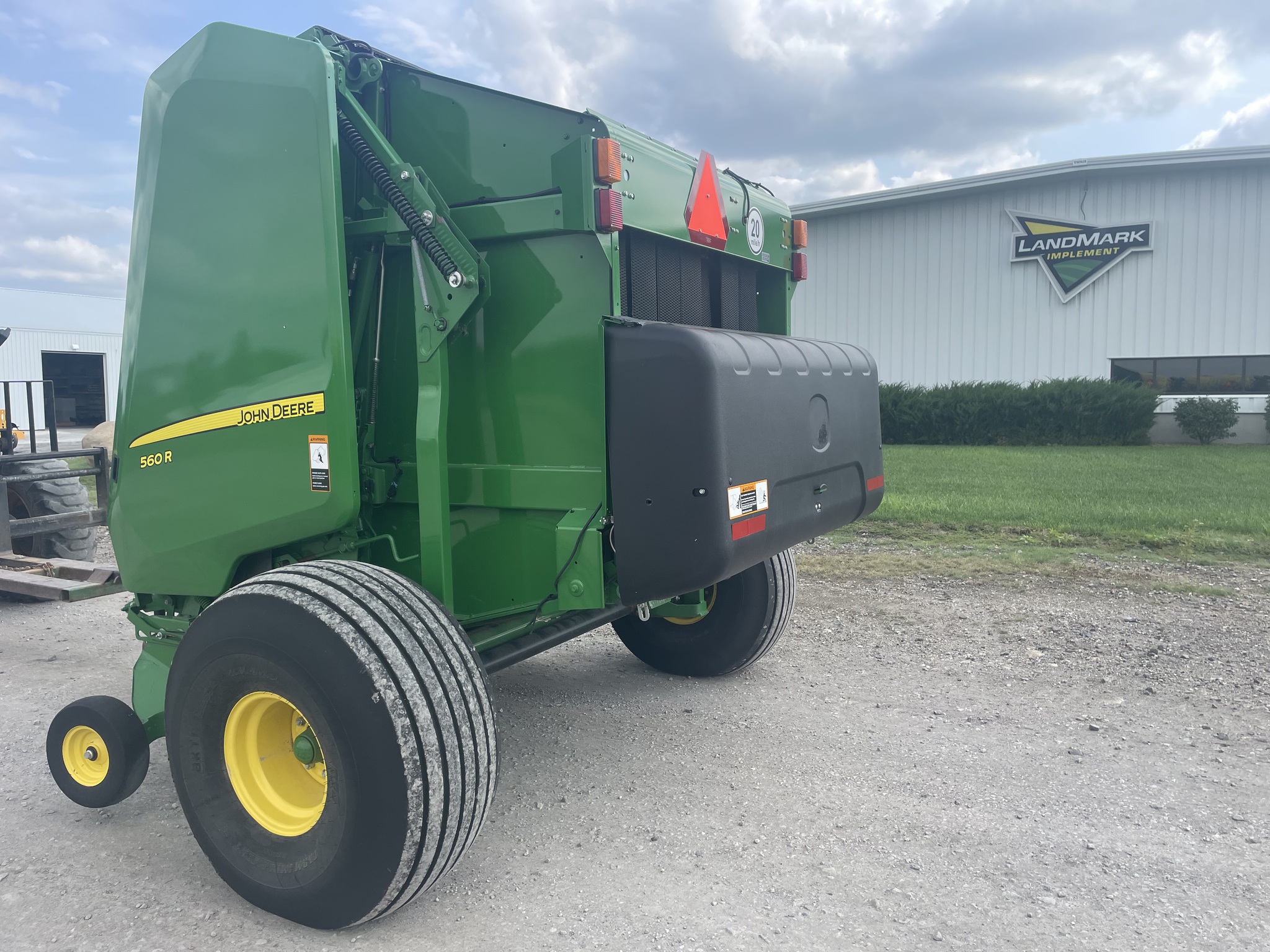 2022 John Deere 560R Image 5