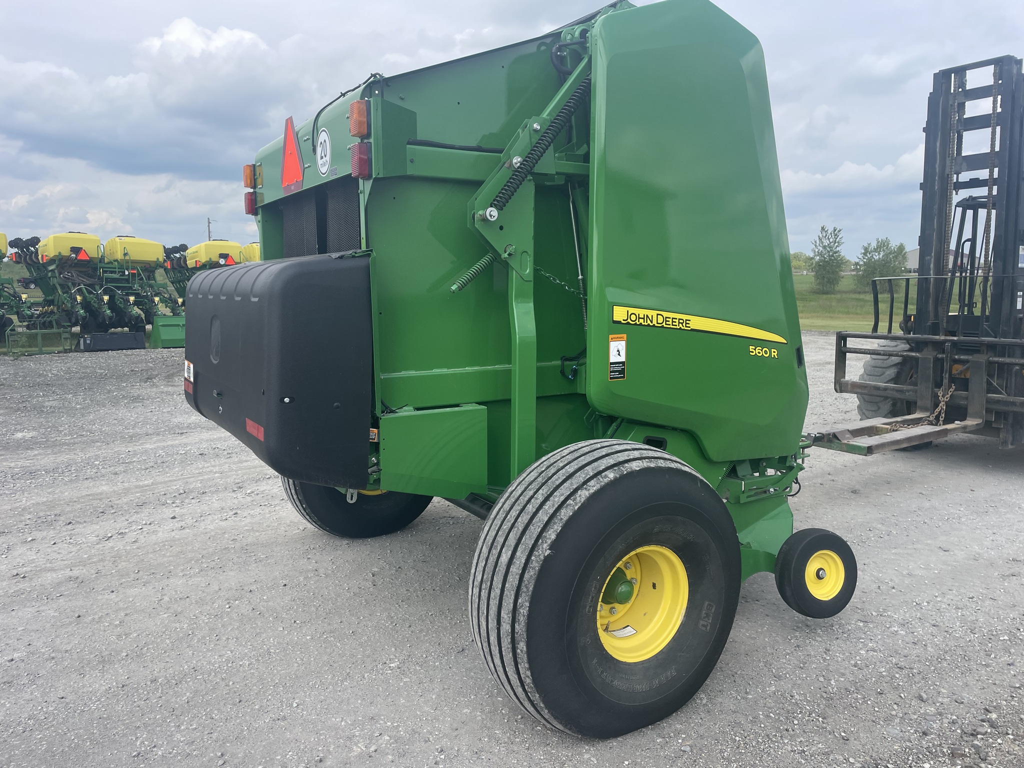 2022 John Deere 560R Image 6