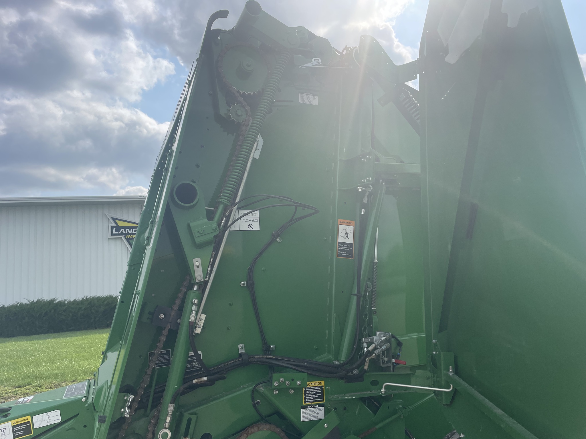2022 John Deere 560R Image 11