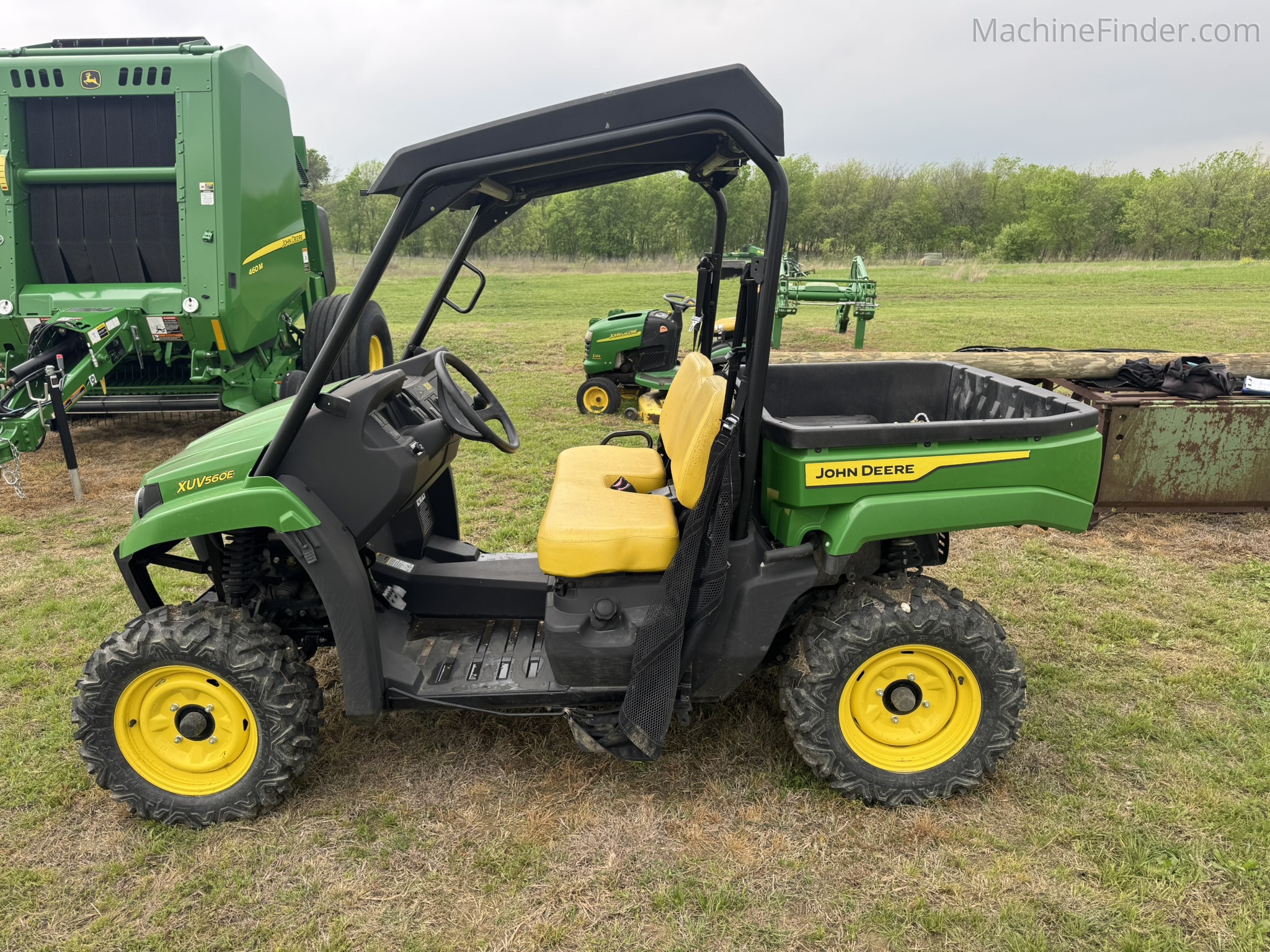 2021 John Deere XUV560E Image 1