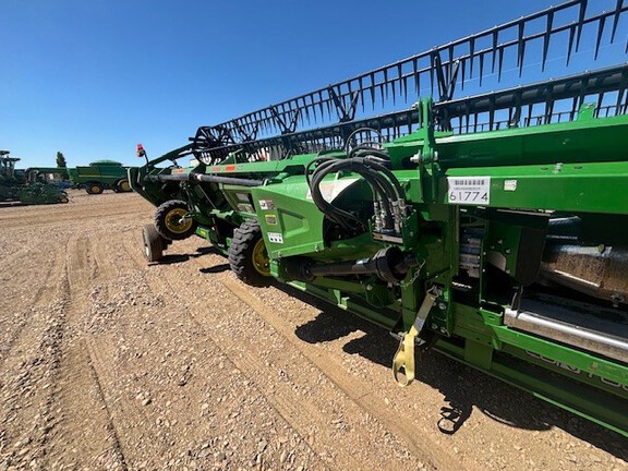 Used 2024 John Deere HD45R Combine Platforms at Horizon Ag & Turf in Lloydminster, AB - Photo14