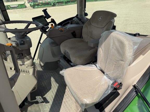 2025 John Deere 6R 165 - Photo25