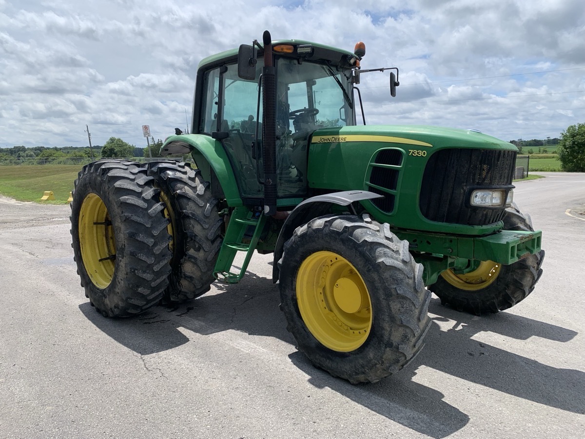2008 John Deere 7330 Image 4