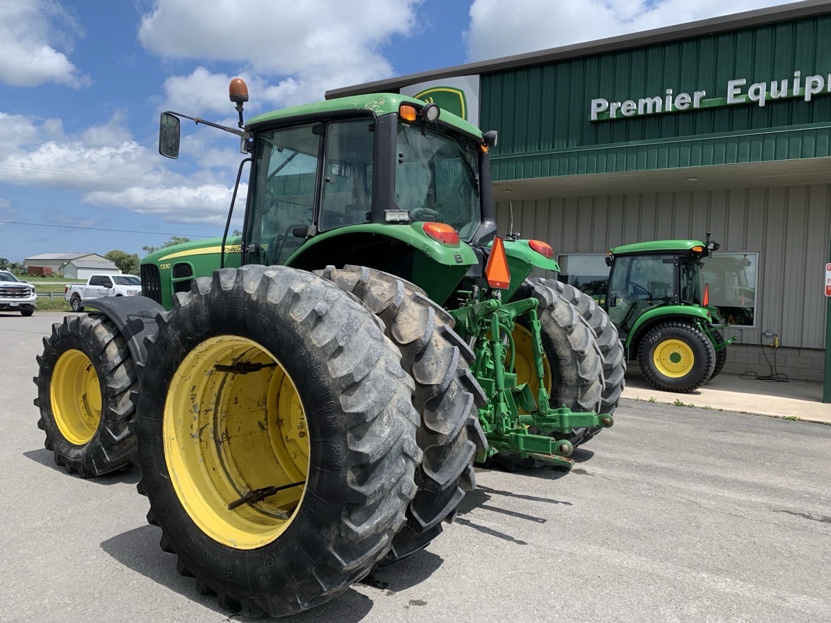 2008 John Deere 7330 Image 8