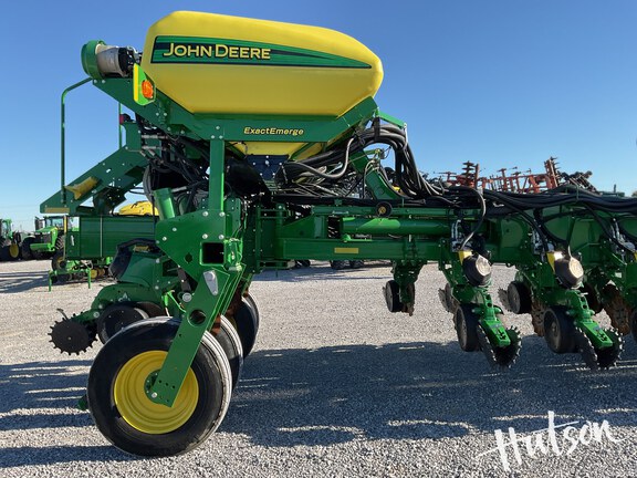 Photo of 2019 John Deere 1775NT