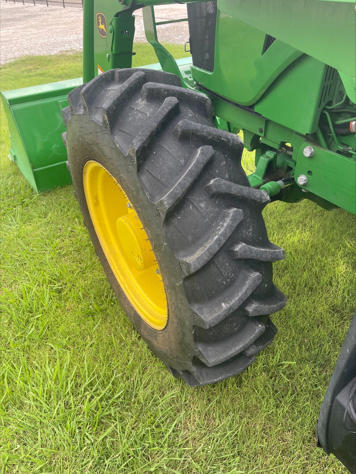 2019 John Deere 5090E Image 9