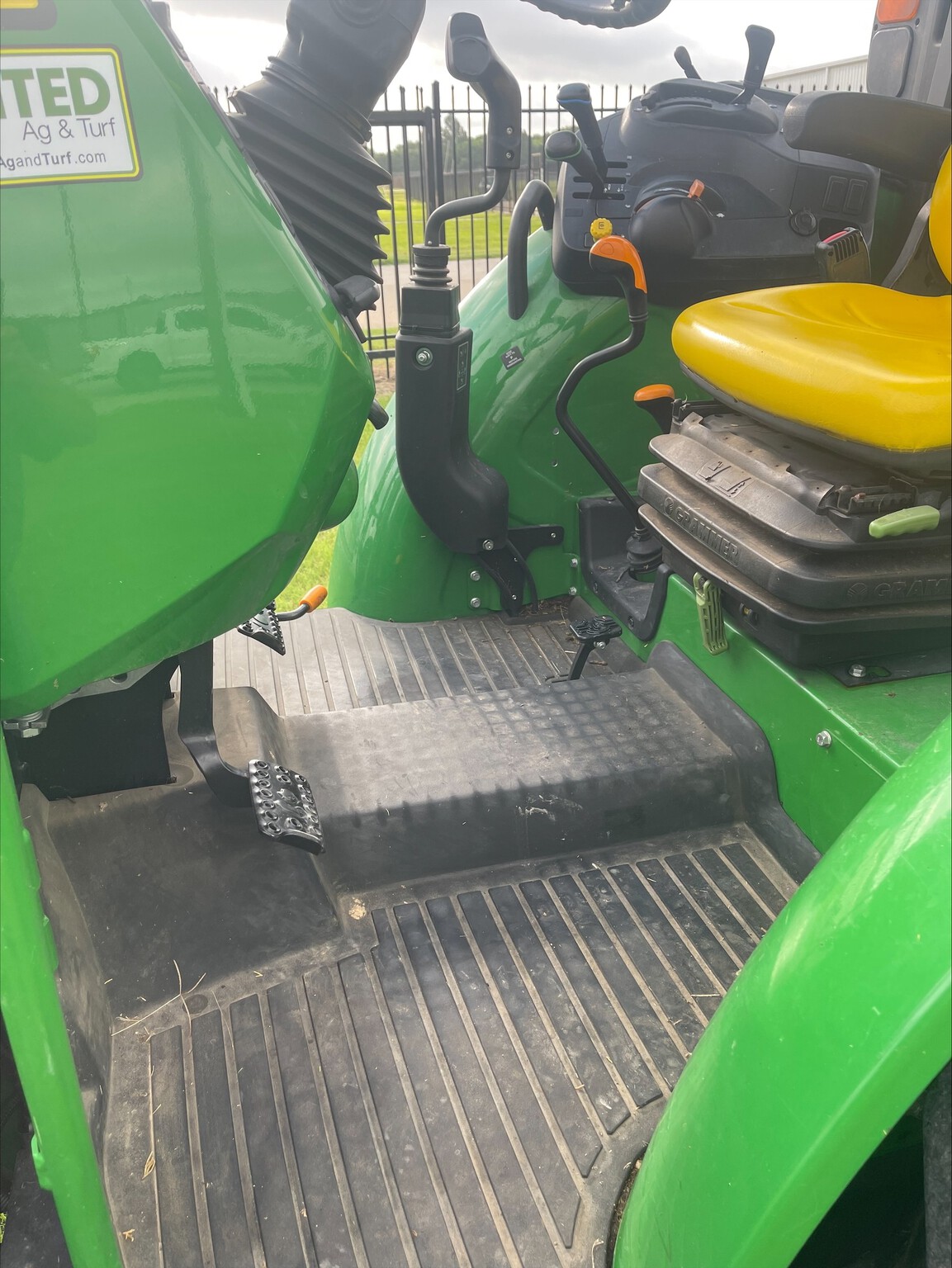 2019 John Deere 5090E Image 6