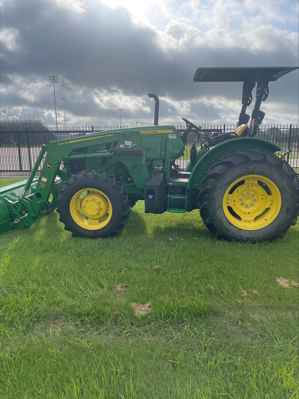 2019 John Deere 5090E Image 1