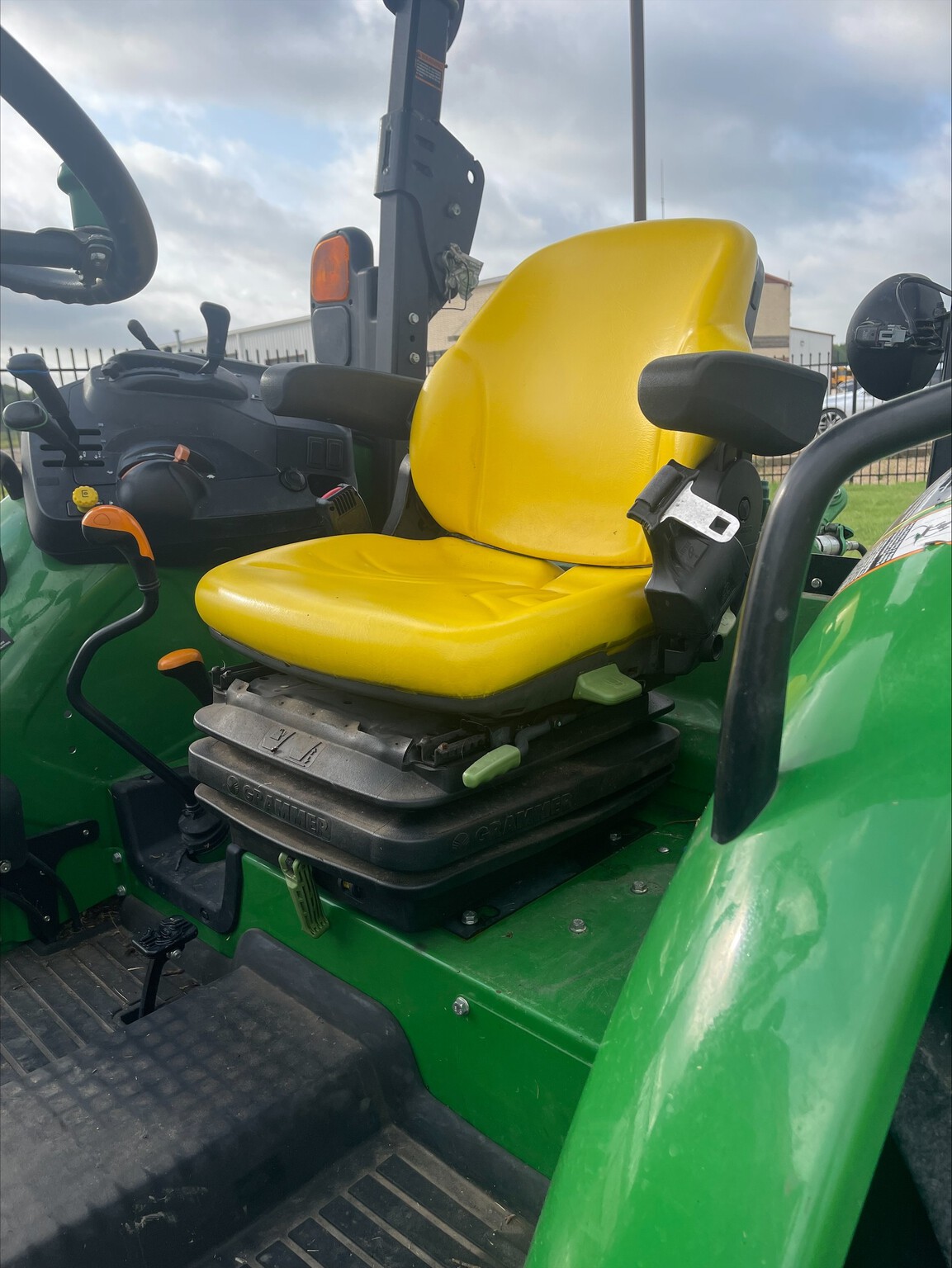 2019 John Deere 5090E Image 5