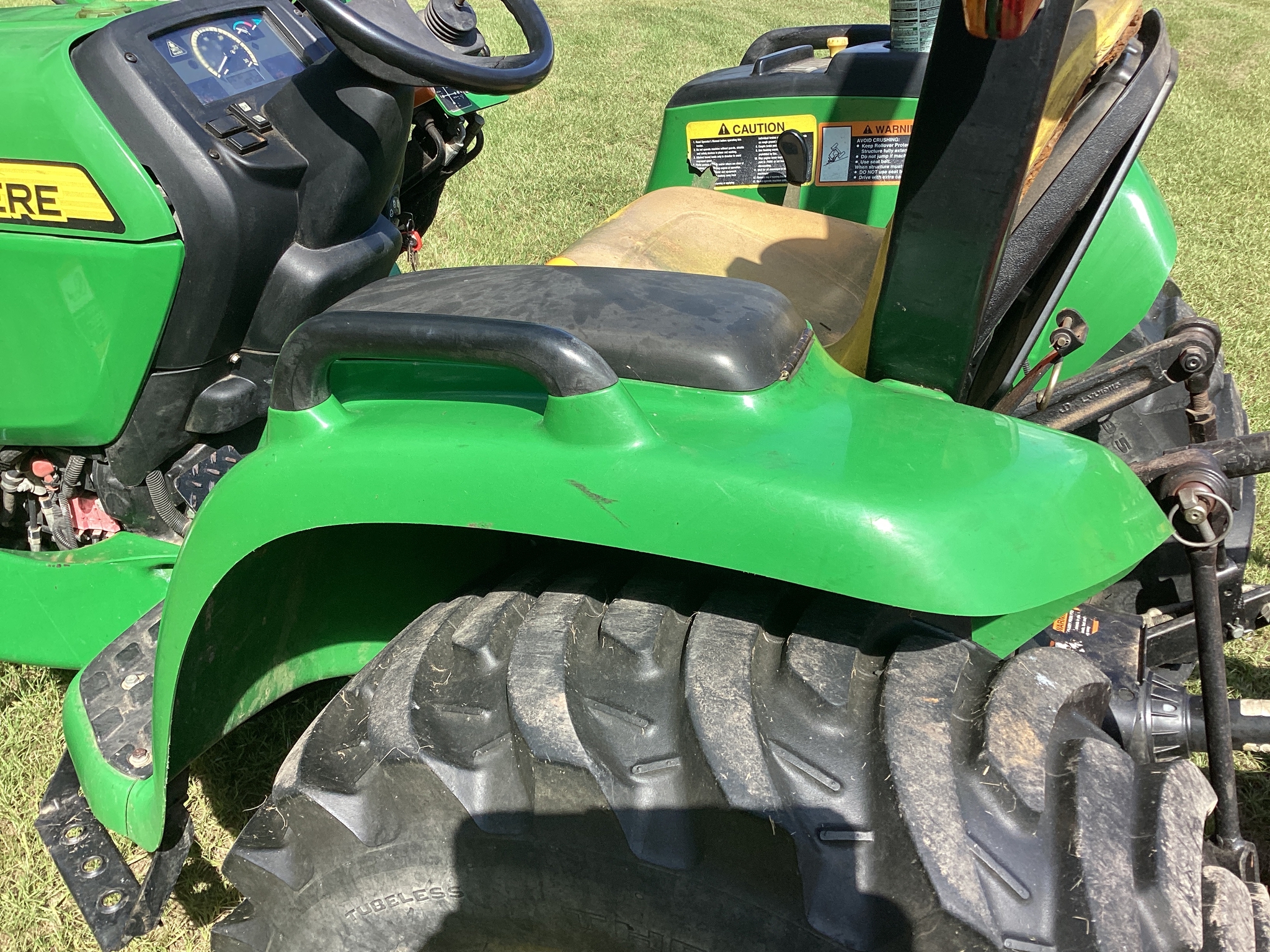 2014 John Deere 3038E Image 10