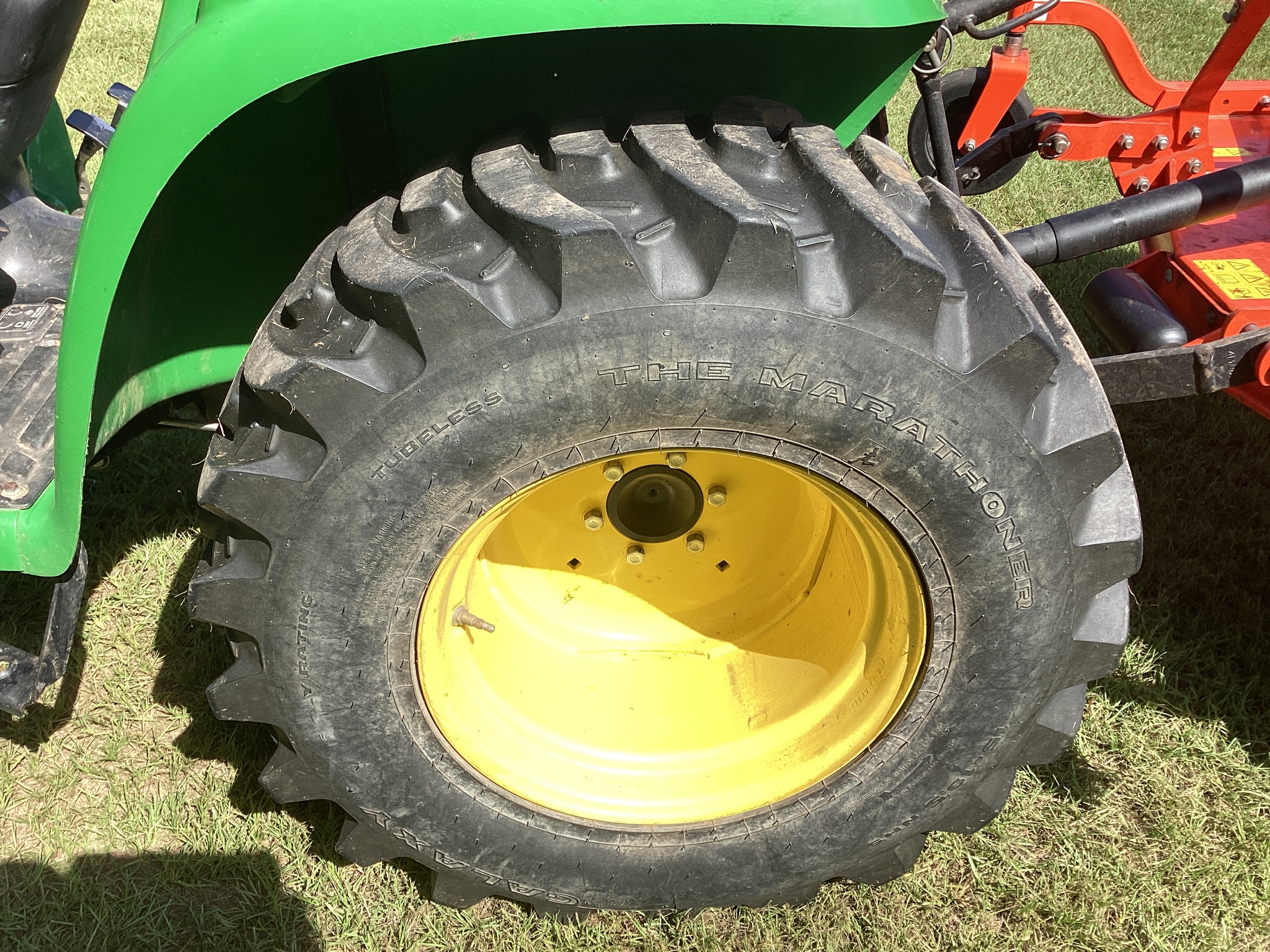 2014 John Deere 3038E Image 19