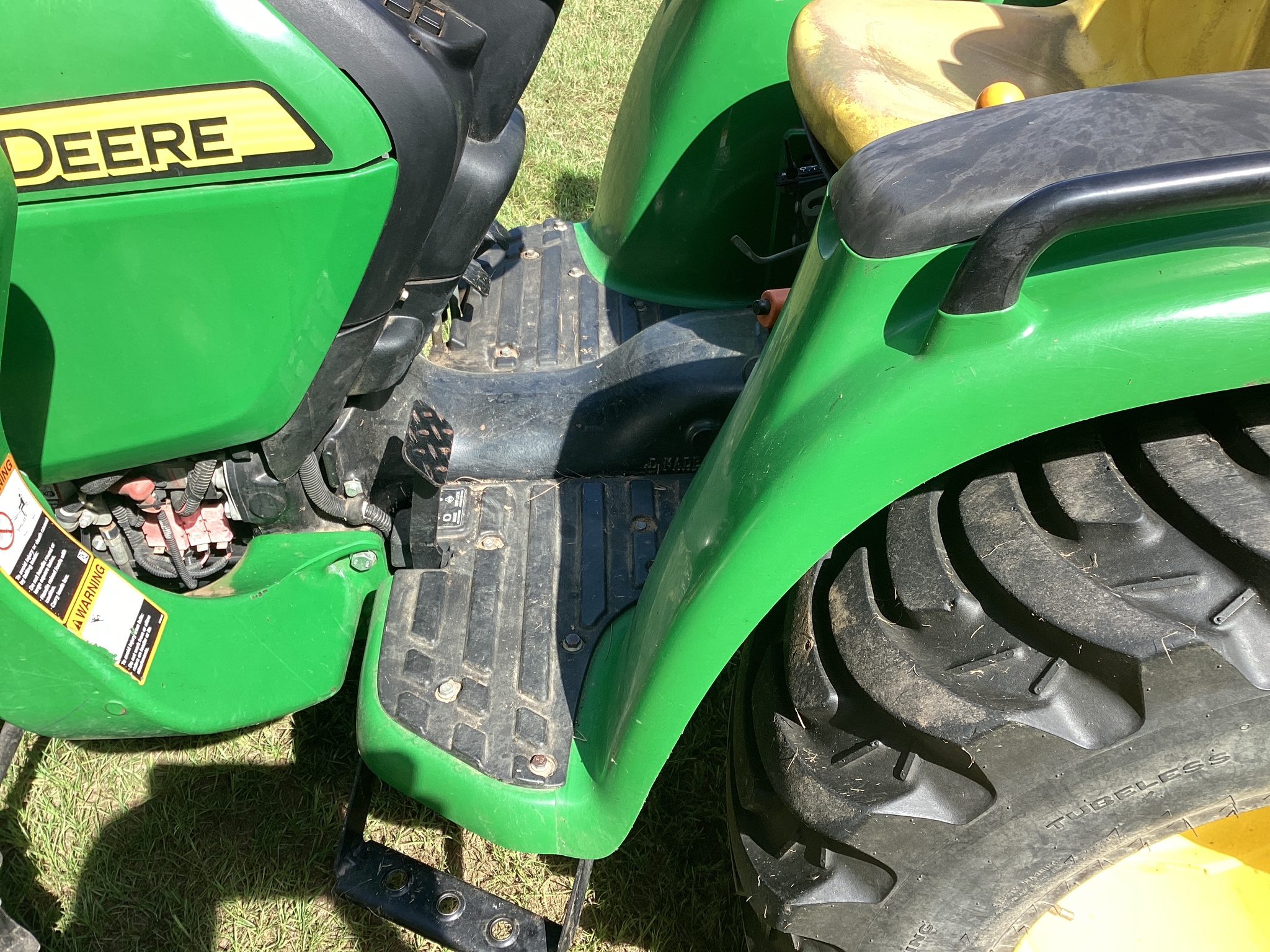 2014 John Deere 3038E Image 12