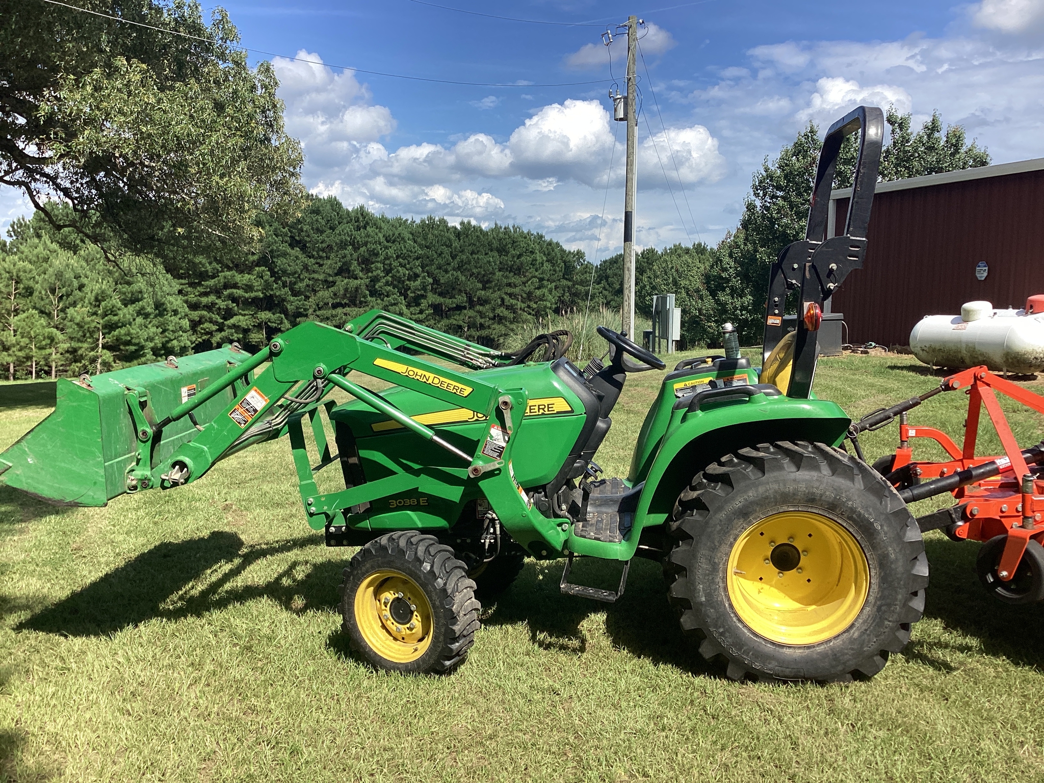 2014 John Deere 3038E Image 1