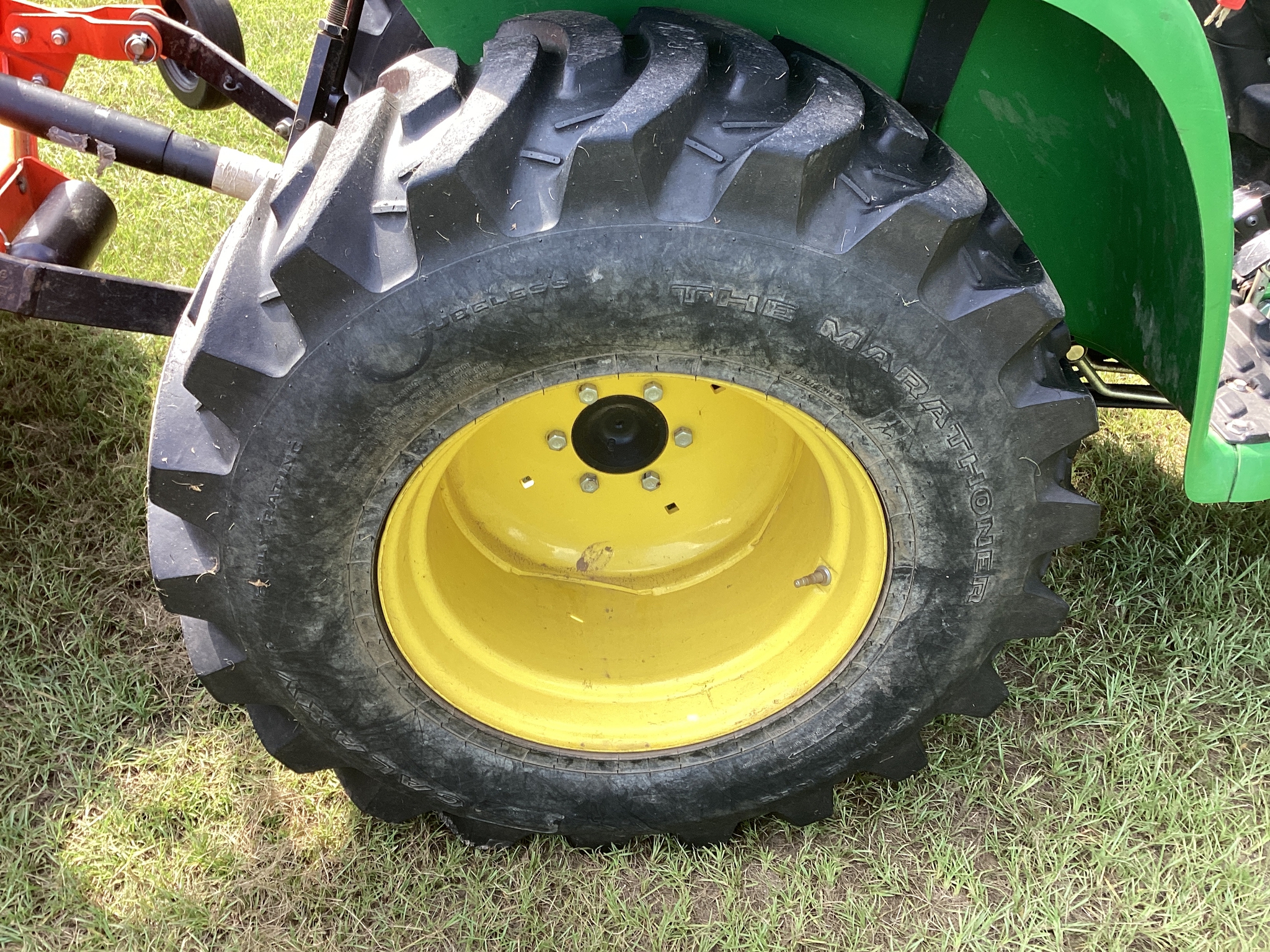2014 John Deere 3038E Image 18