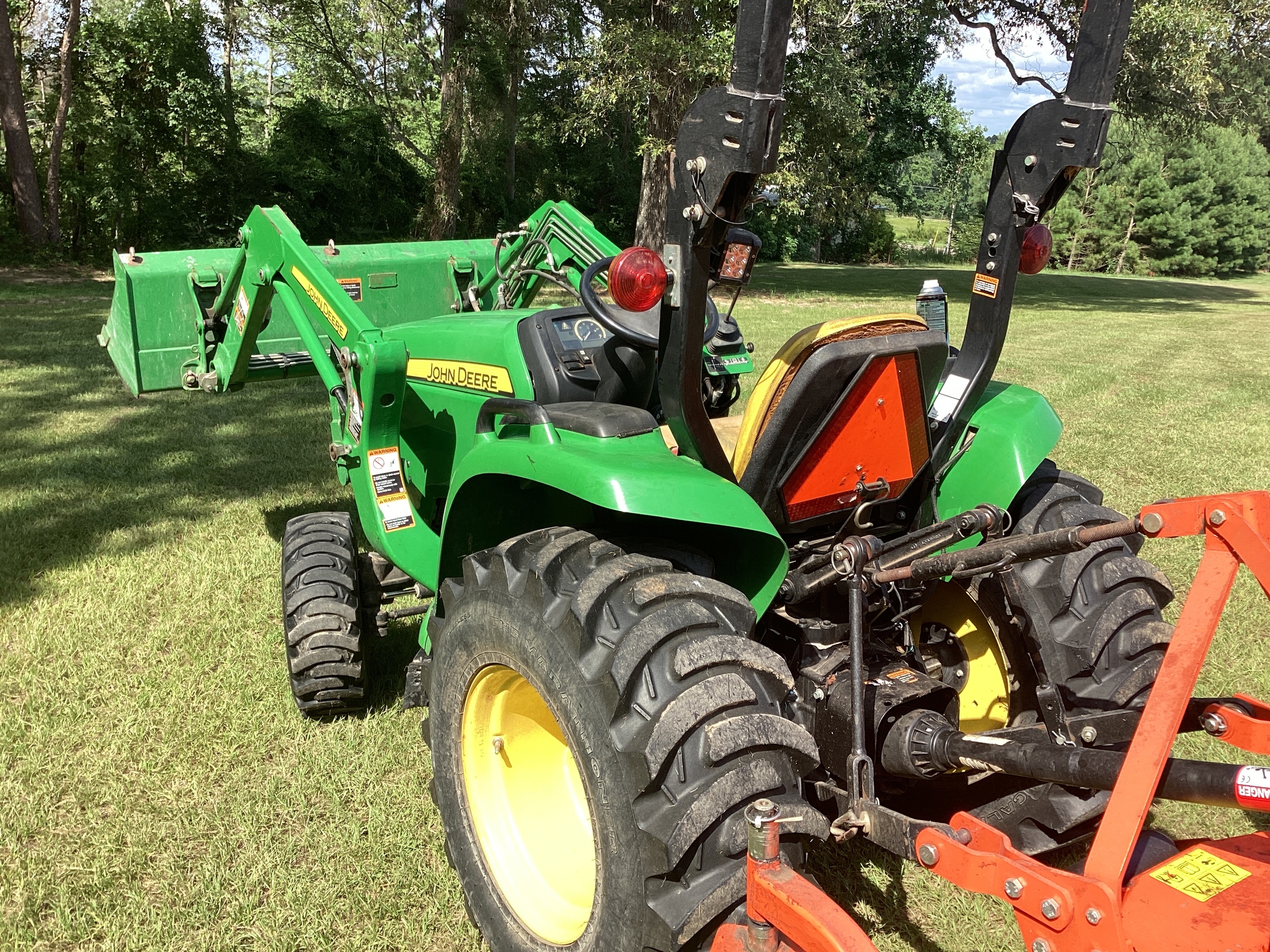 2014 John Deere 3038E Image 7