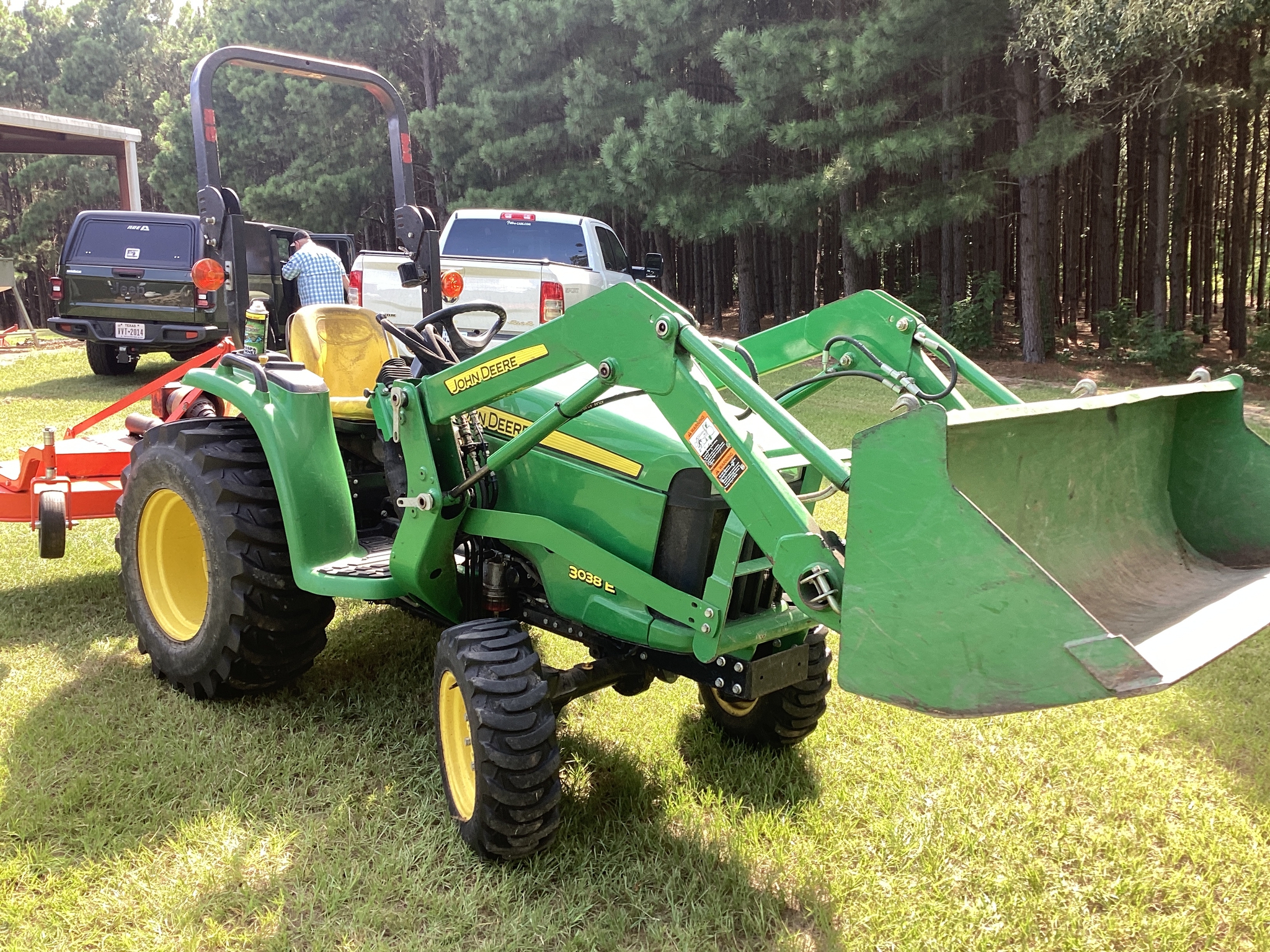 2014 John Deere 3038E Image 4