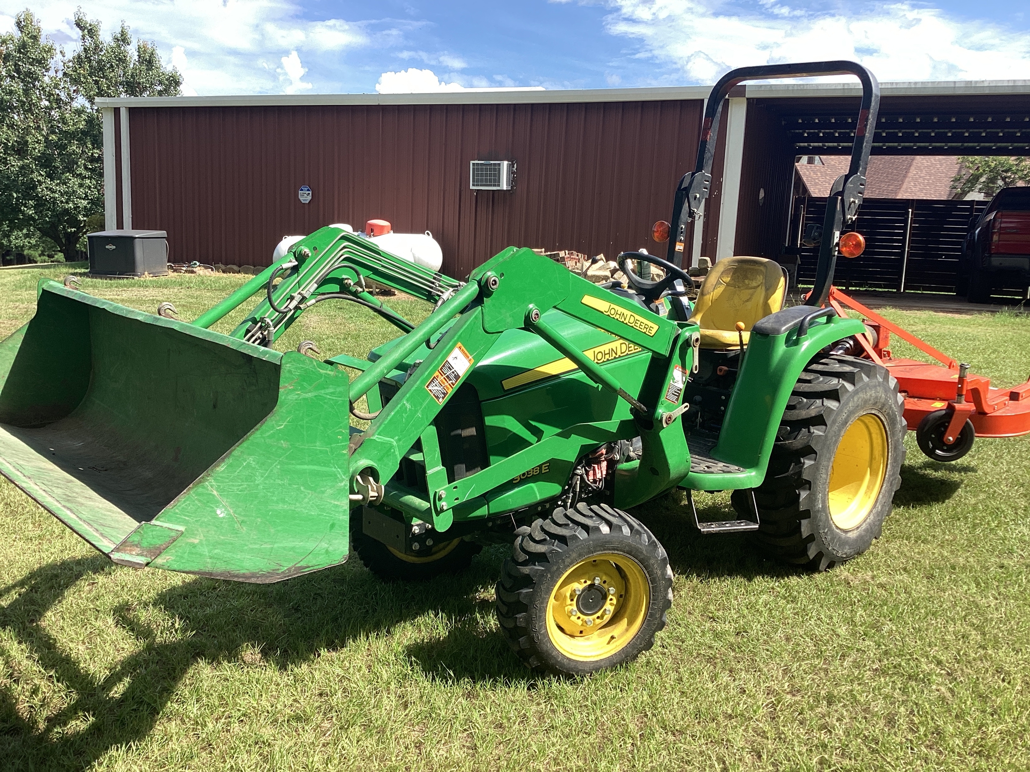 2014 John Deere 3038E Image 3