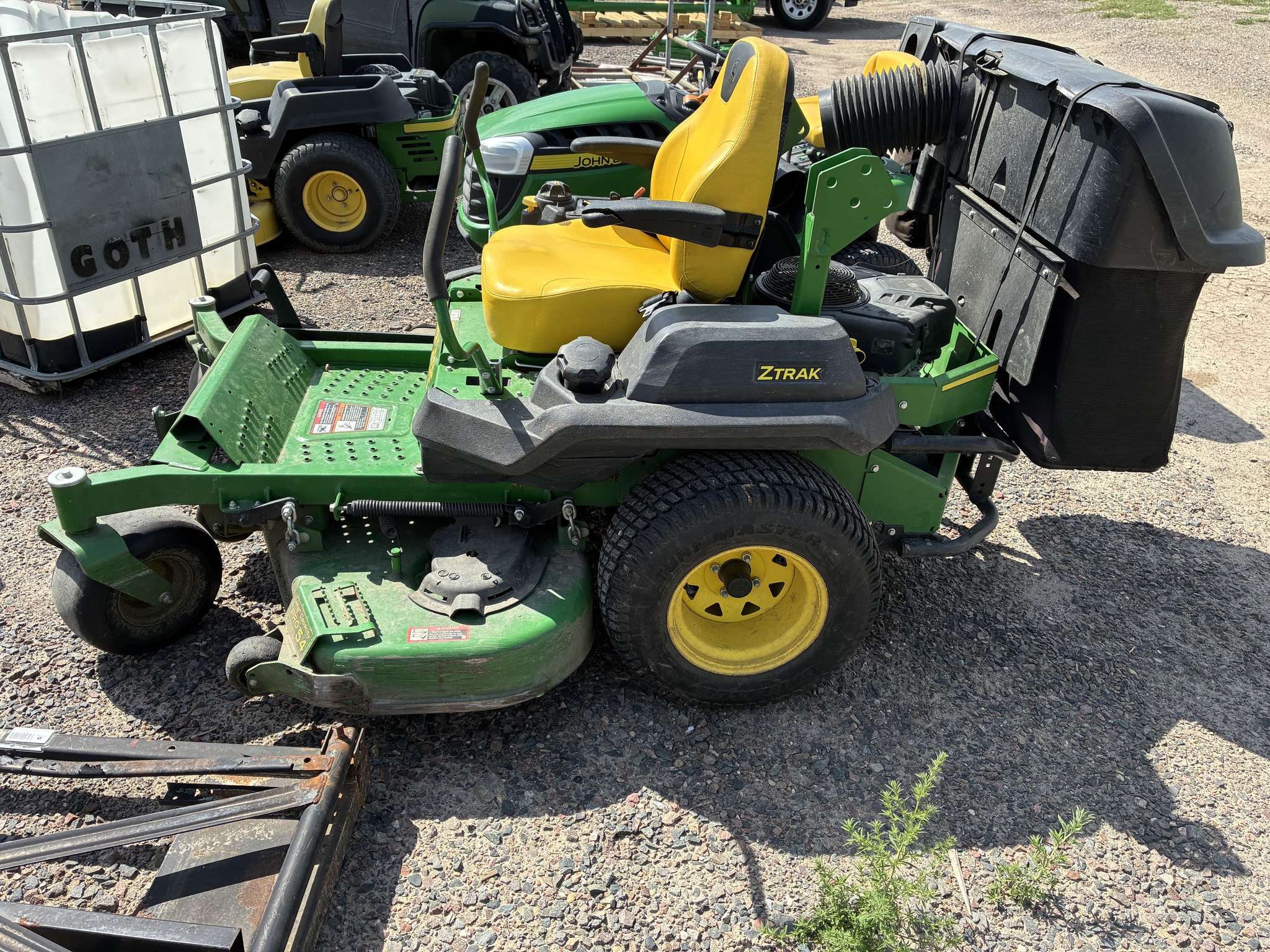 2021 John Deere Z735M Image 2