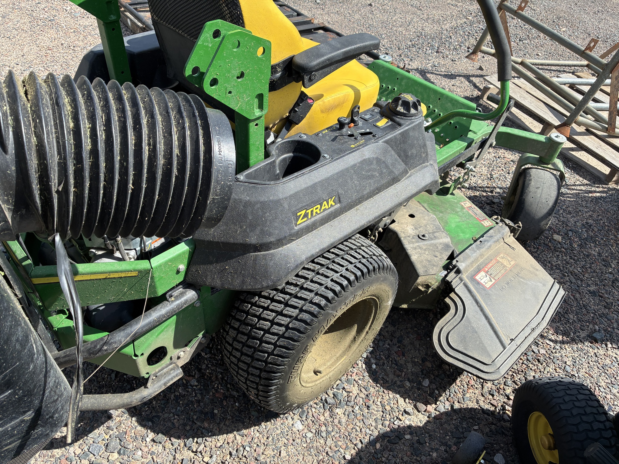 2021 John Deere Z735M Image 4