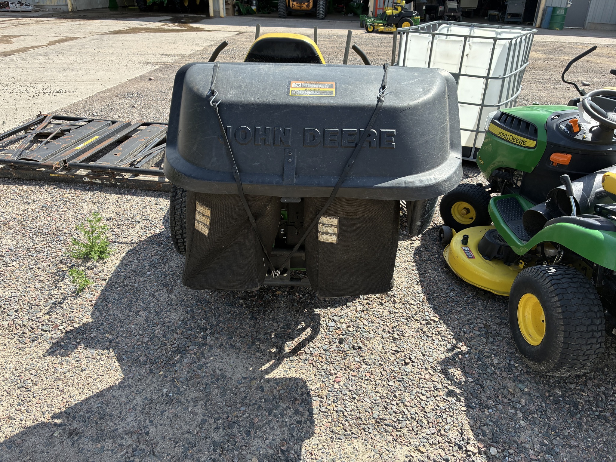 2021 John Deere Z735M Image 3