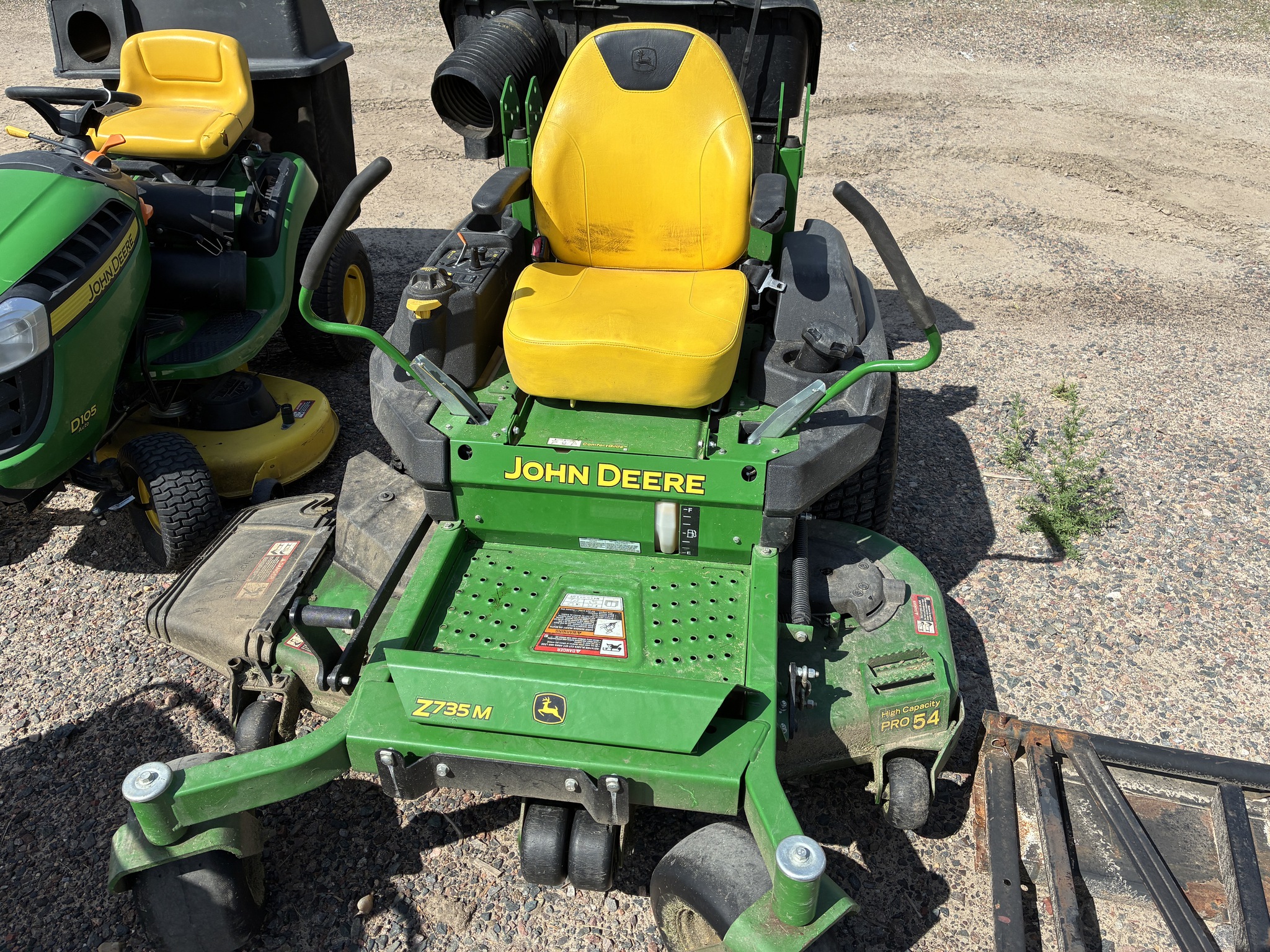 2021 John Deere Z735M Image 1