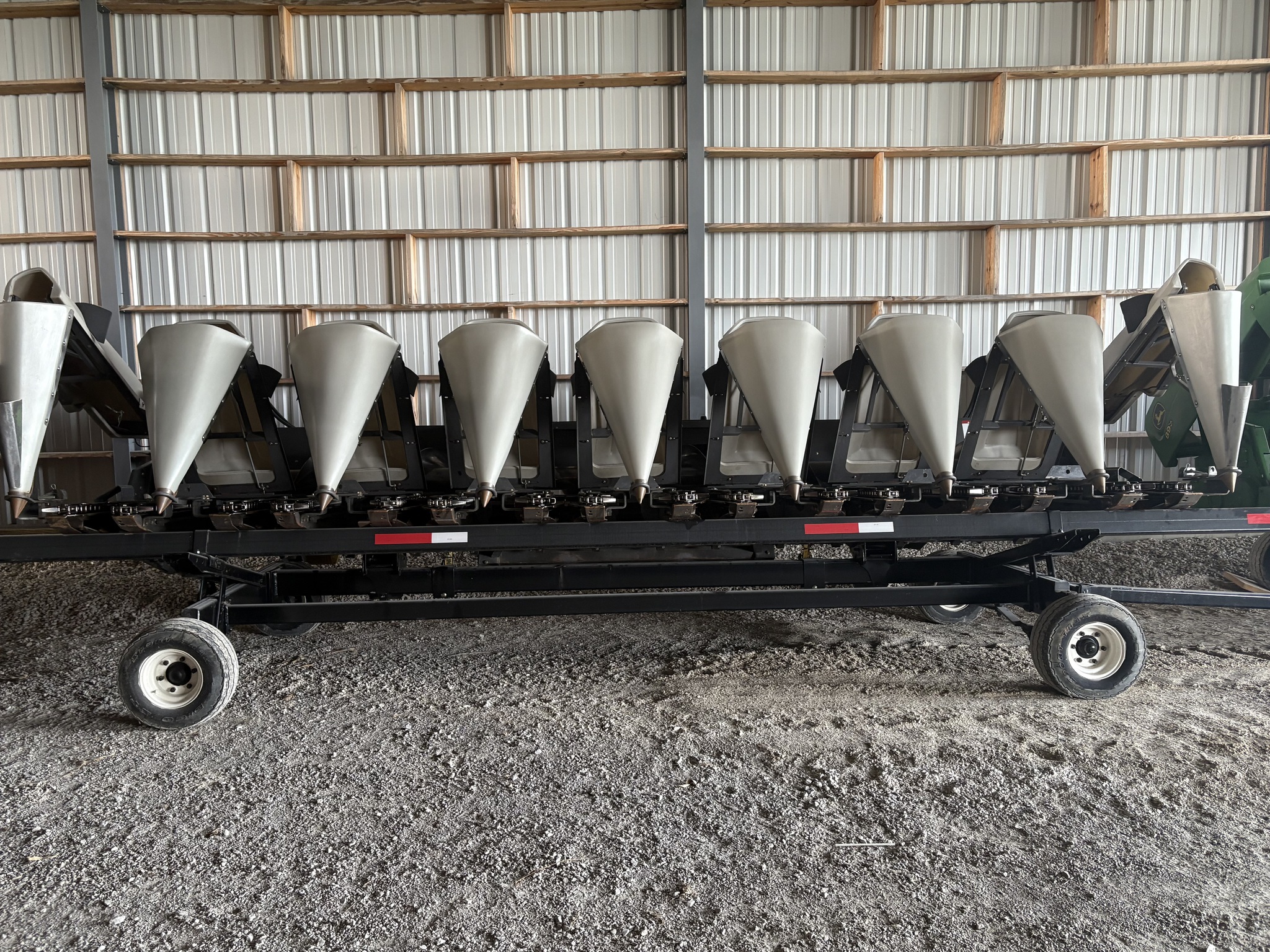 2013 Gleaner 3000-8R Image 1