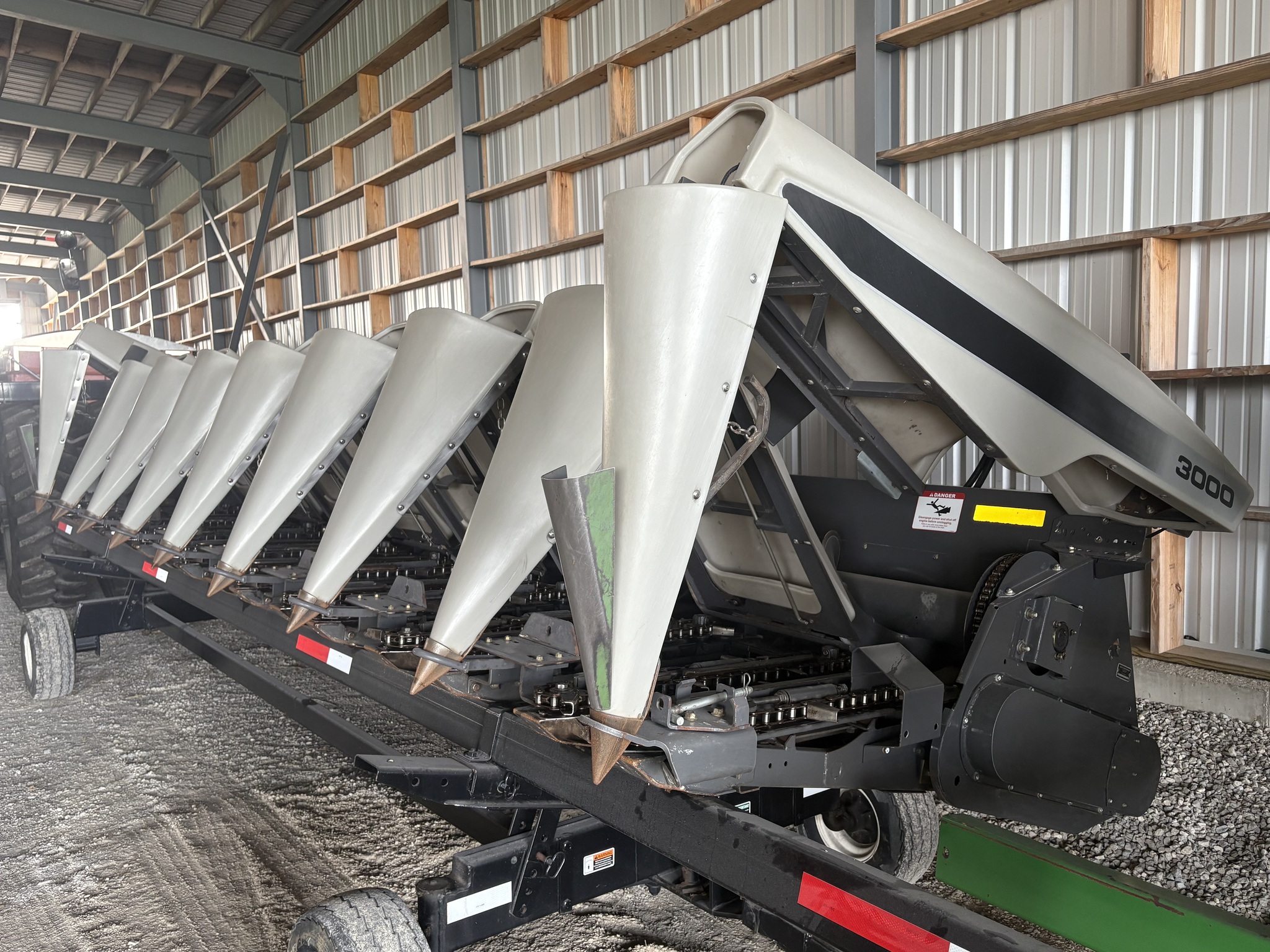 2013 Gleaner 3000-8R Image 3