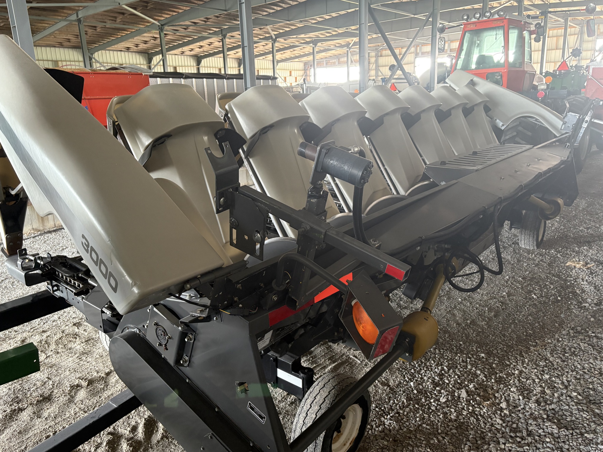 2013 Gleaner 3000-8R Image 6