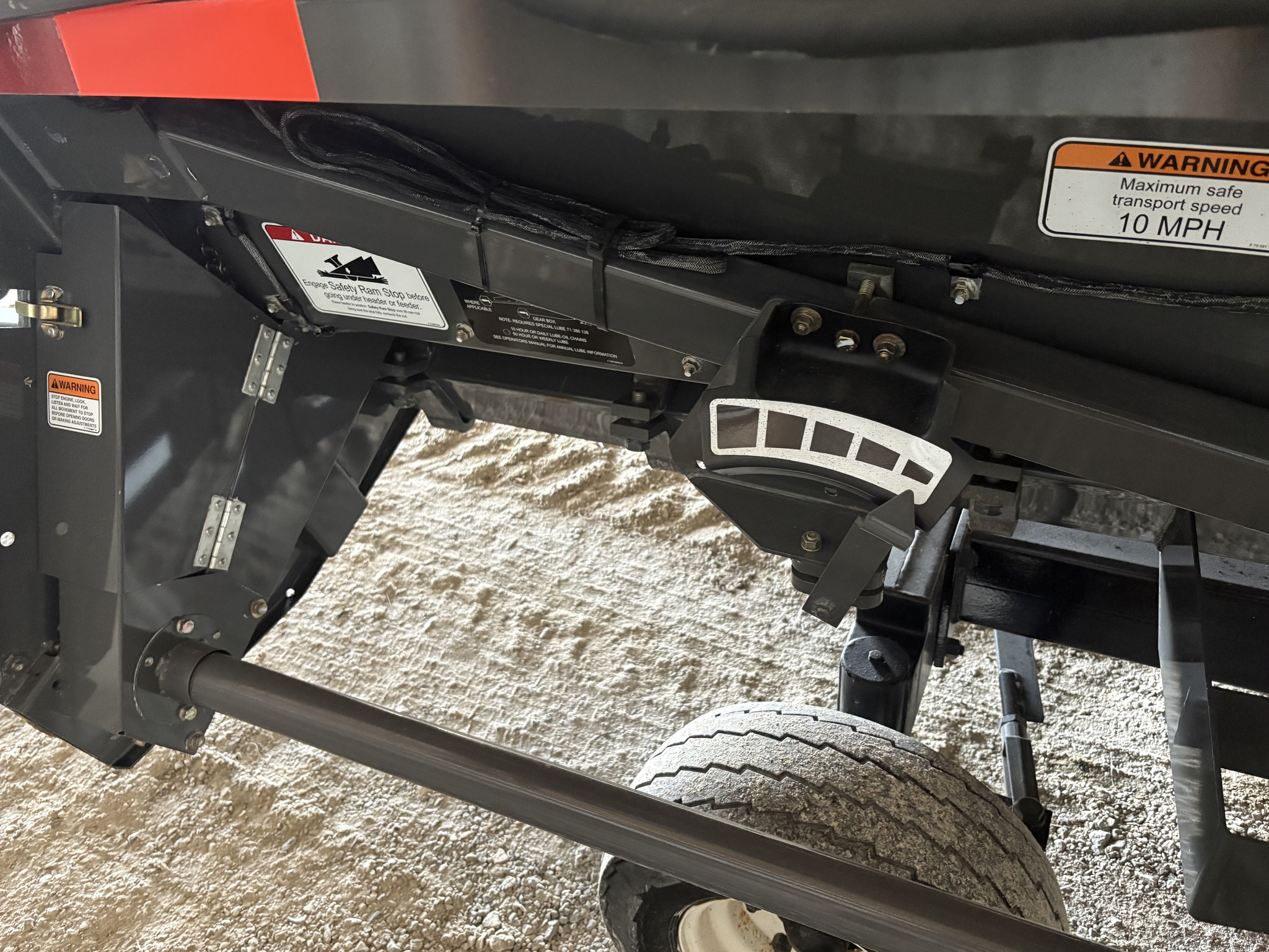2013 Gleaner 3000-8R Image 23