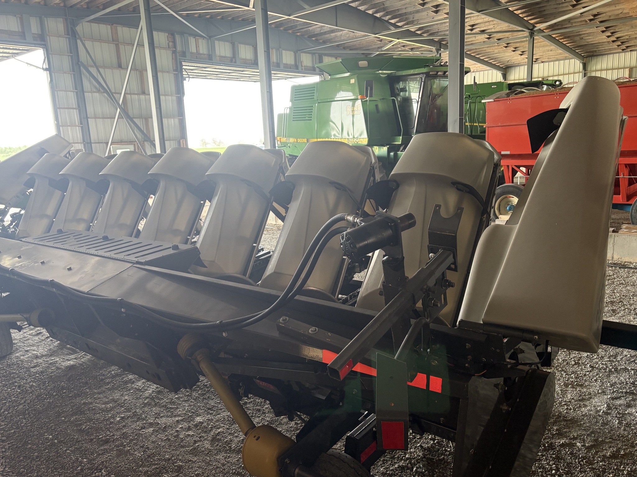 2013 Gleaner 3000-8R Image 7