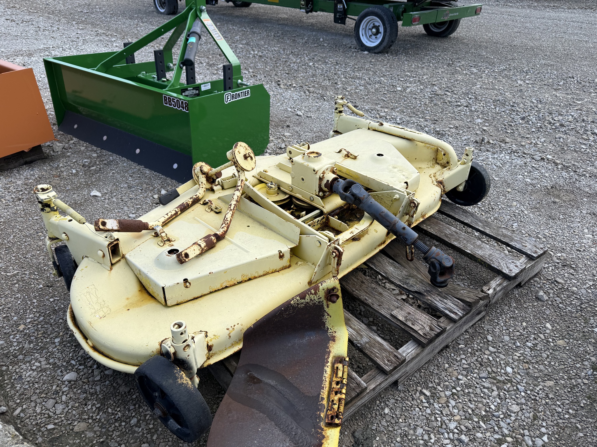 John Deere 2732 Image 3