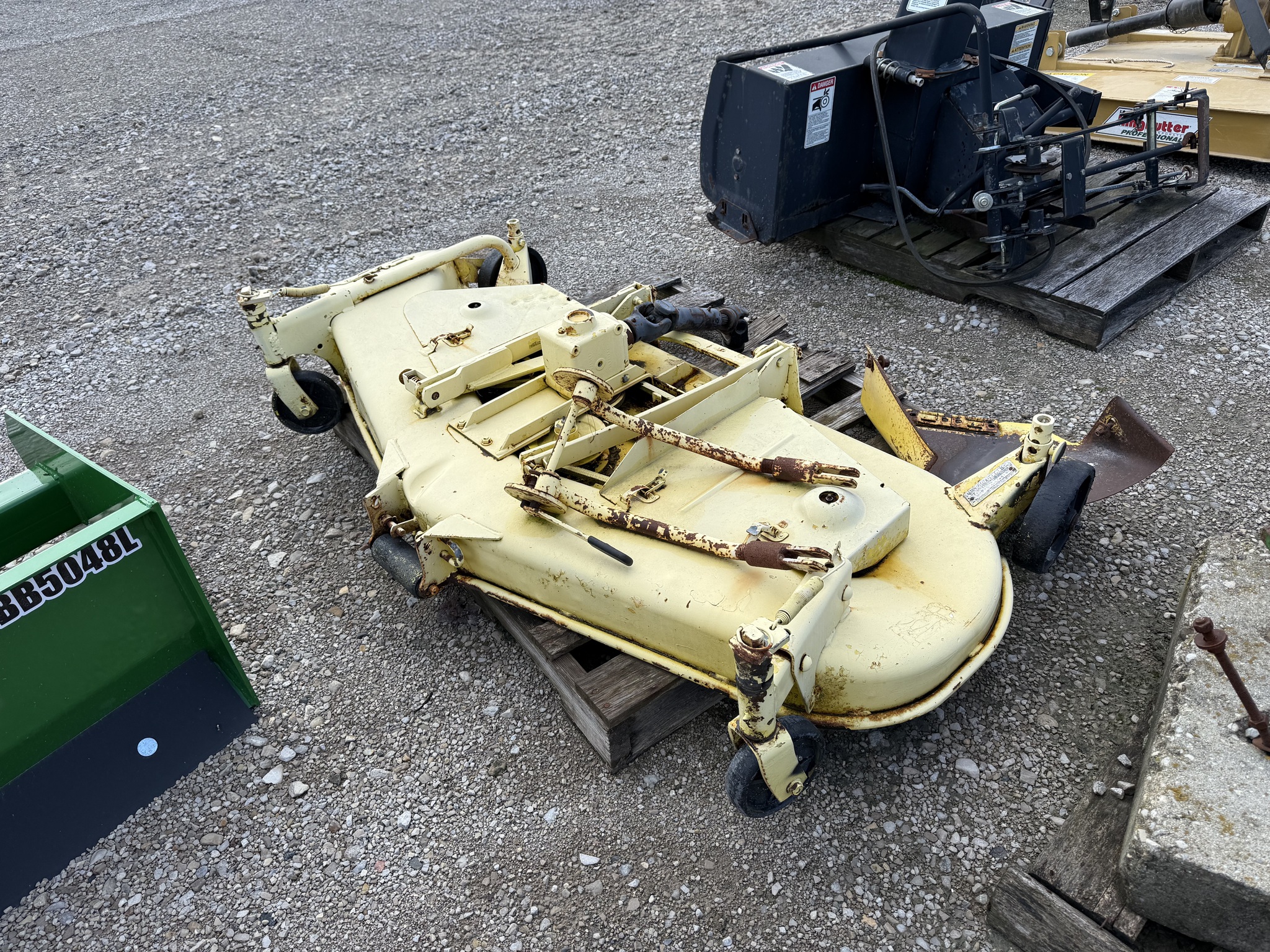 John Deere 2732 Image 4