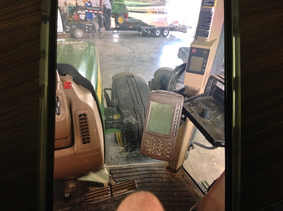 Photo of 2003 John Deere 8420