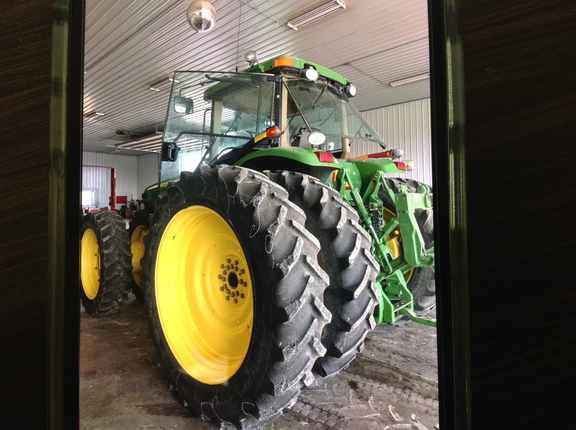 Photo of 2003 John Deere 8420