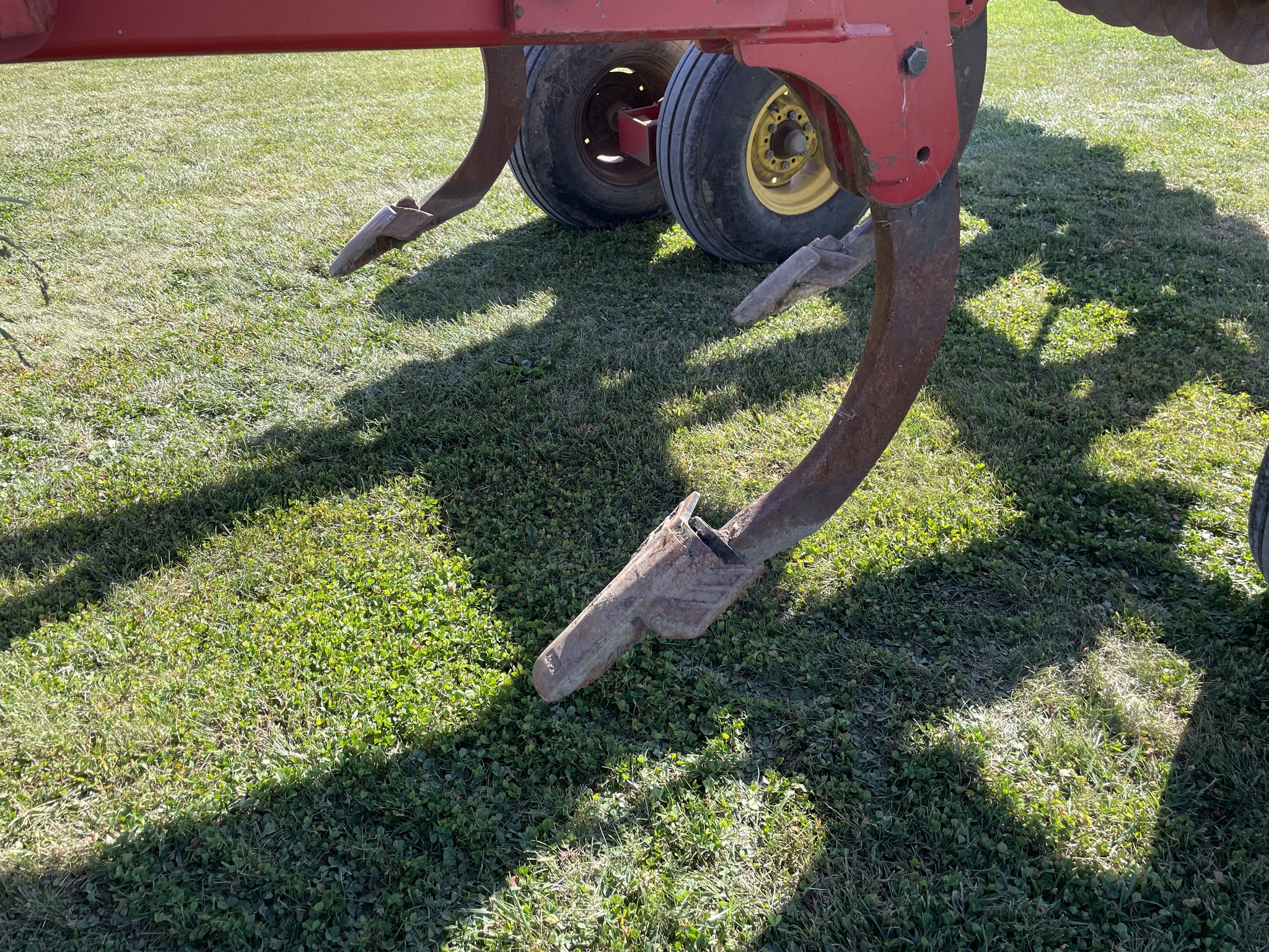  2001 Sunflower 4411-05 at Heritage Tractor in Geneseo, IL
