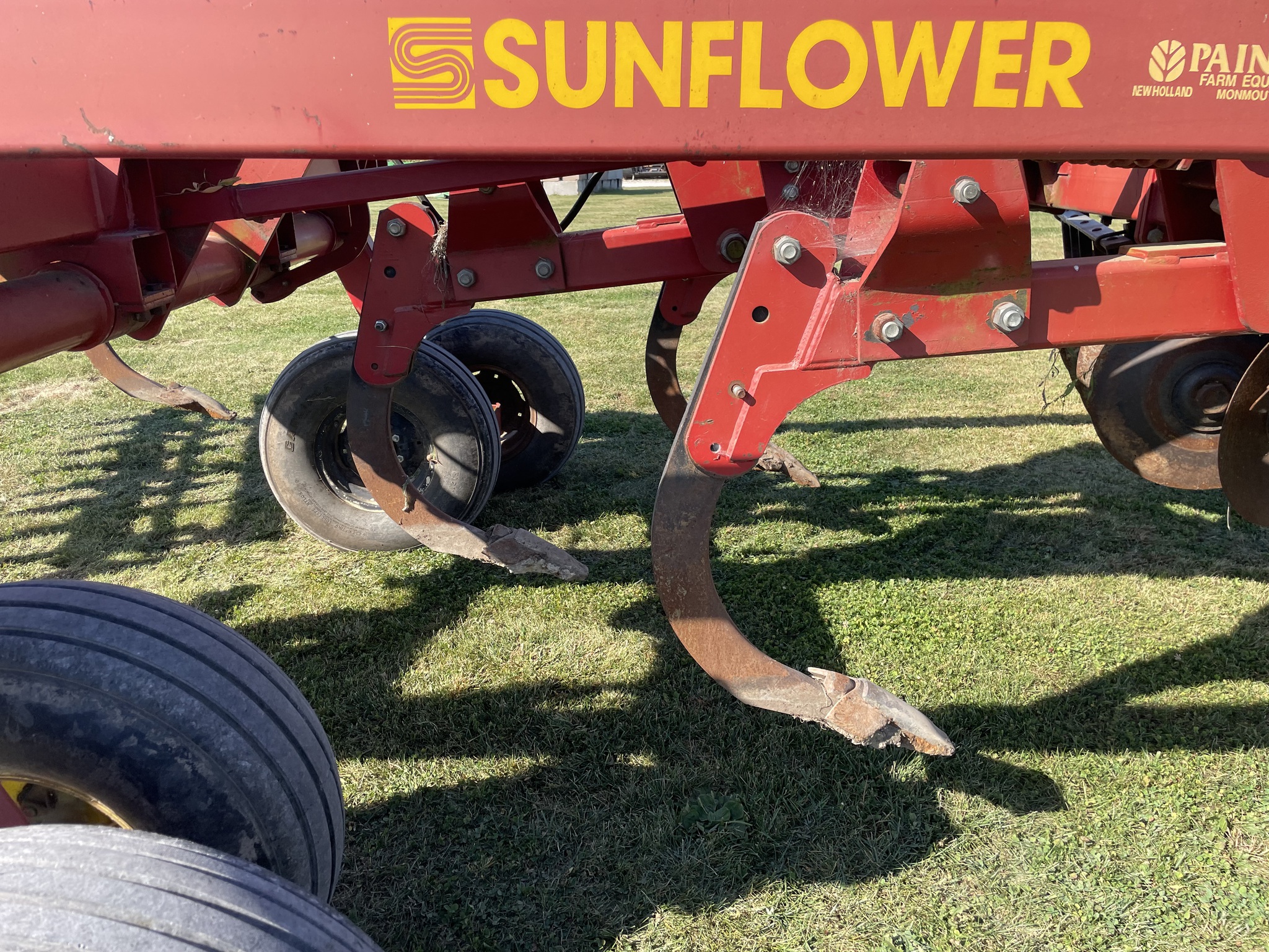 2001 Sunflower 4411-05 at Heritage Tractor in Geneseo, IL