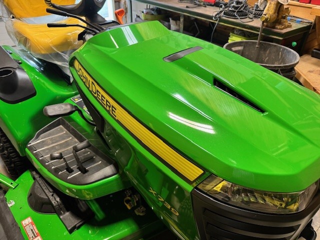 2025 John Deere X739