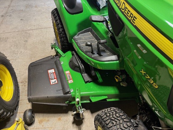 Photo of 2025 John Deere X739