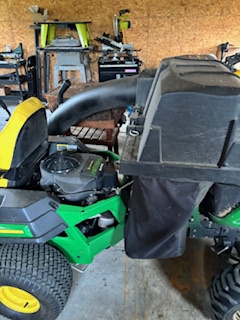 2024 John Deere Z330R Image 8